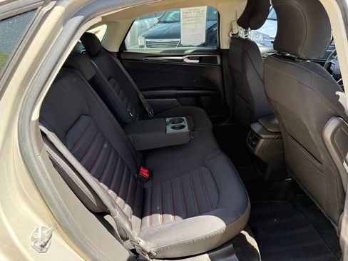 Used 2015 Ford Fusion SE FWD image 17