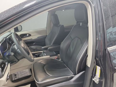 Used 2023 Chrysler Pacifica Limited image 33