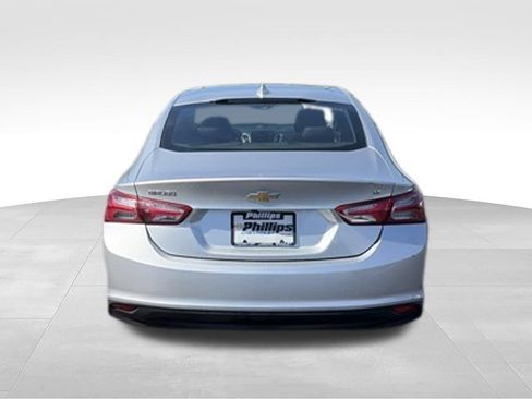 Used 2019 Chevrolet Malibu LT w/ Leather Package FWD image 4