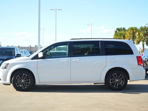 Used 2018 Dodge Grand Caravan GT image 3