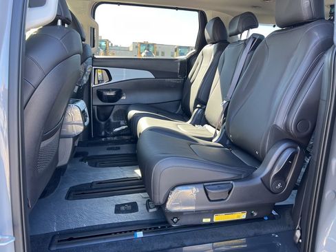 New 2026 Kia Carnival SX image 12