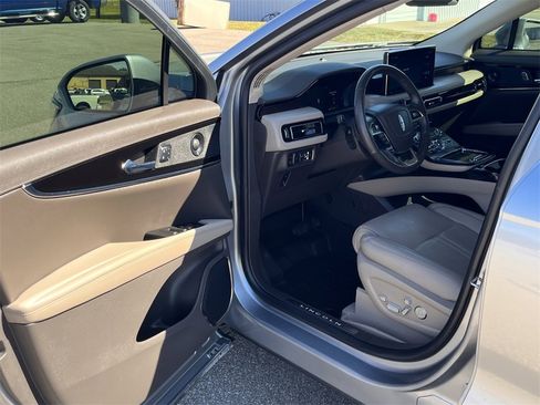 Used 2021 Lincoln Nautilus Reserve w/ Equipment Group 201A image 15