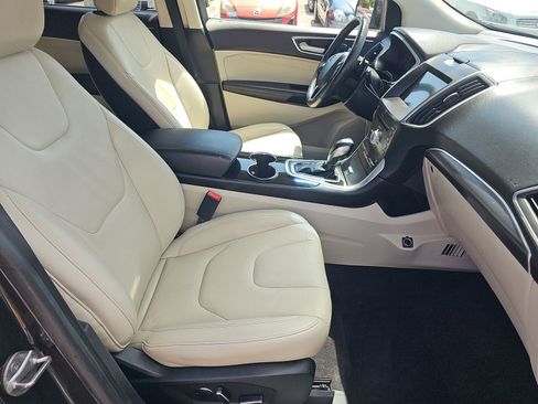 Used 2017 Ford Edge Titanium w/ Technology Package FWD image 14