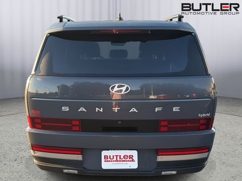 Used 2025 Hyundai Santa Fe Limited FWD image 5