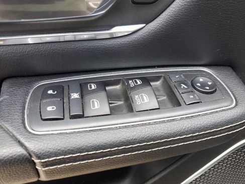 Used 2019 RAM 1500 Laramie w/ Sport Appearance Package AWD/4WD image 8