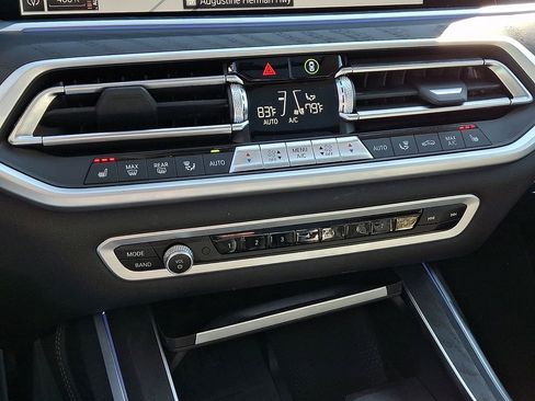 Used 2022 BMW X7 xDrive40i w/ Premium Package image 18