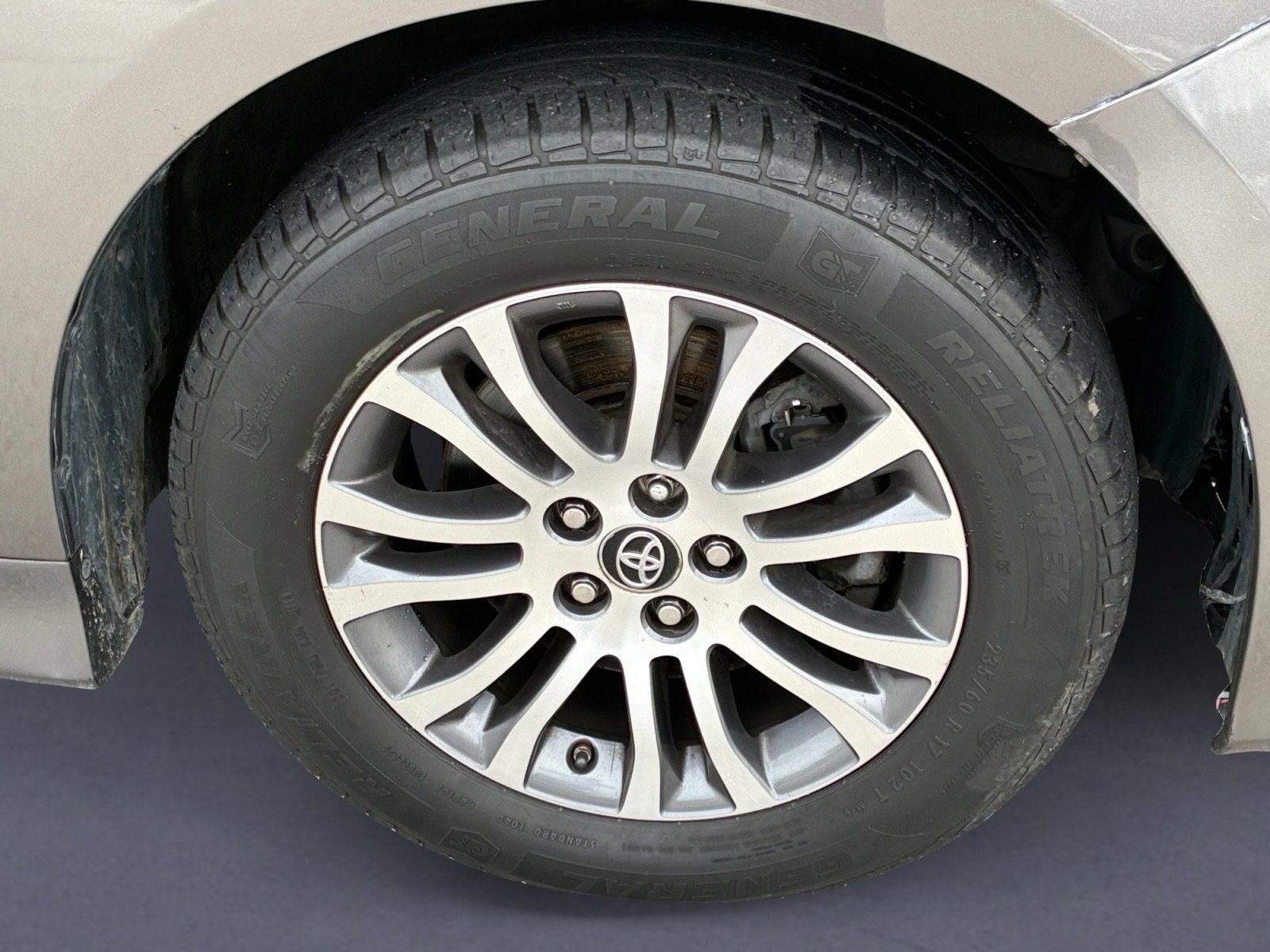 Used 2020 Toyota Sienna XLE Premium FWD image 9