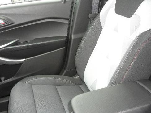 New 2026 Chevrolet Trax RS w/ Sunroof Package FWD image 20