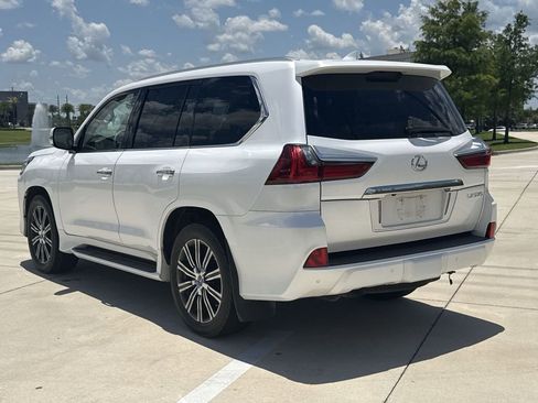 Used 2020 Lexus LX 570 4WD w/ Luxury Package image 10