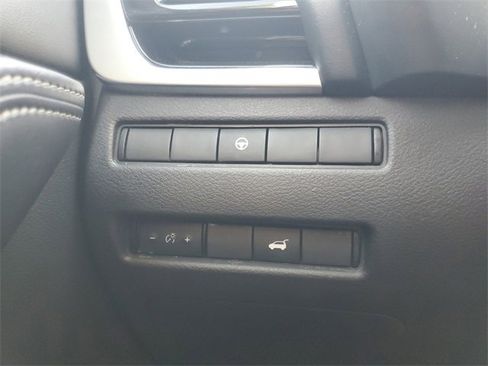 Used 2023 Nissan Rogue SL w/ SL Premium Package image 31