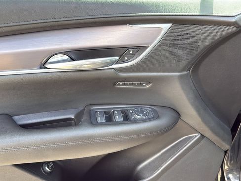 Used 2017 Cadillac XT5 Luxury w/ Driver Awareness Package FWD image 11