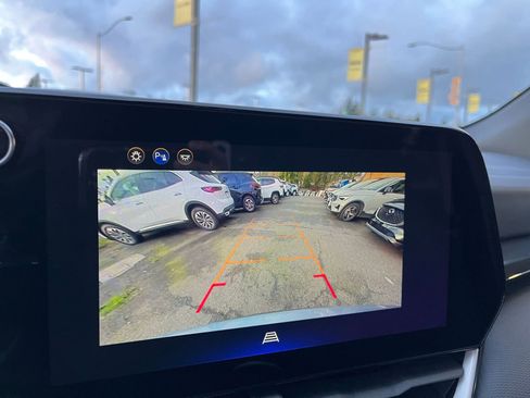 Used 2025 Chevrolet Equinox LT image 17