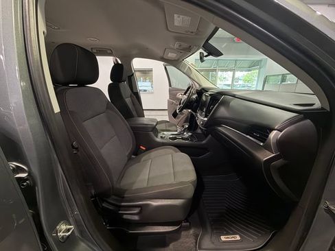 Used 2021 Chevrolet Traverse LT FWD image 13