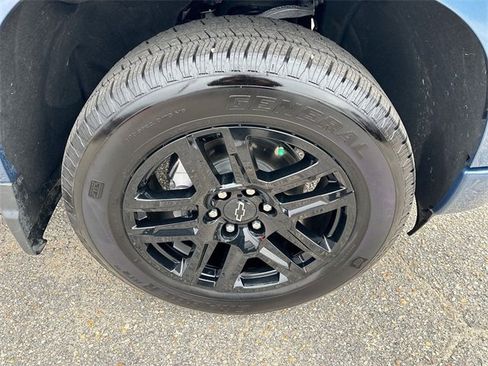 Used 2024 Chevrolet Silverado 1500 Custom w/ Dark Appearance Package image 11