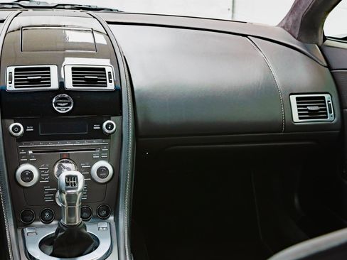 Used 2011 Aston Martin V12 Vantage Coupe image 63