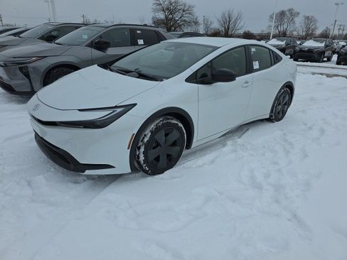 New 2026 Toyota Prius LE image 3