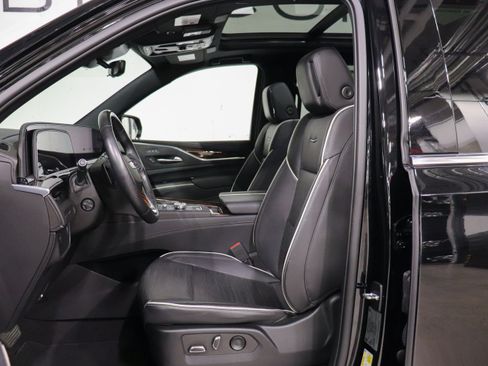 Used 2022 Cadillac Escalade ESV Premium Luxury image 13