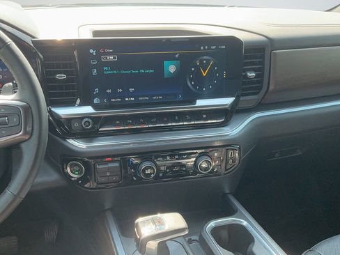 Used 2023 Chevrolet Silverado 1500 High Country w/ Technology Package AWD/4WD image 8
