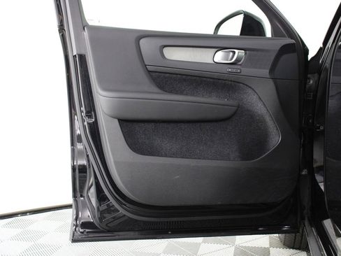 Certified 2025 Volvo XC40 B5 Plus image 17