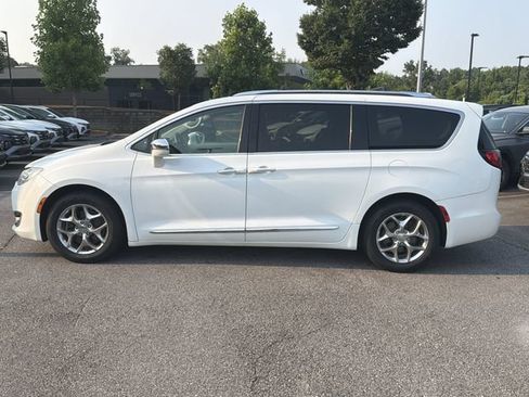 Used 2019 Chrysler Pacifica Limited FWD image 4