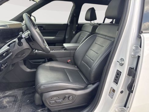 Used 2025 Hyundai Santa Fe Calligraphy AWD/4WD image 3