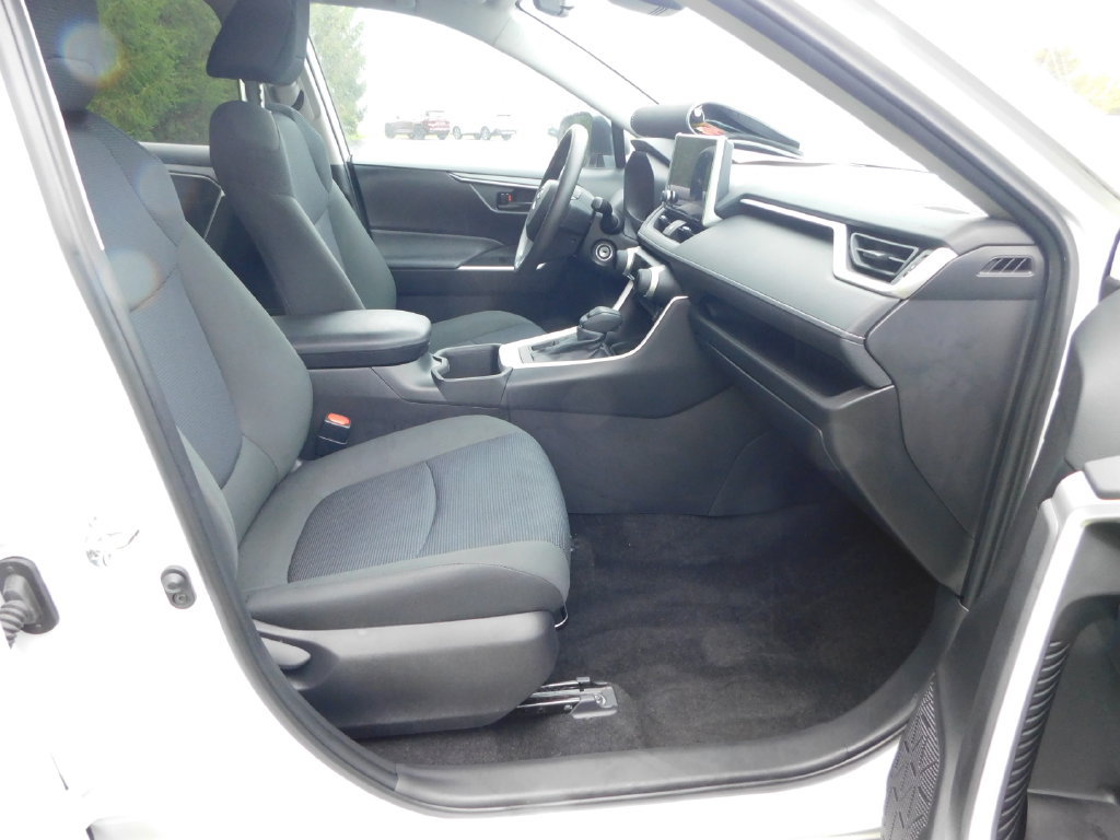 Used 2024 Toyota RAV4 LE AWD/4WD image 16