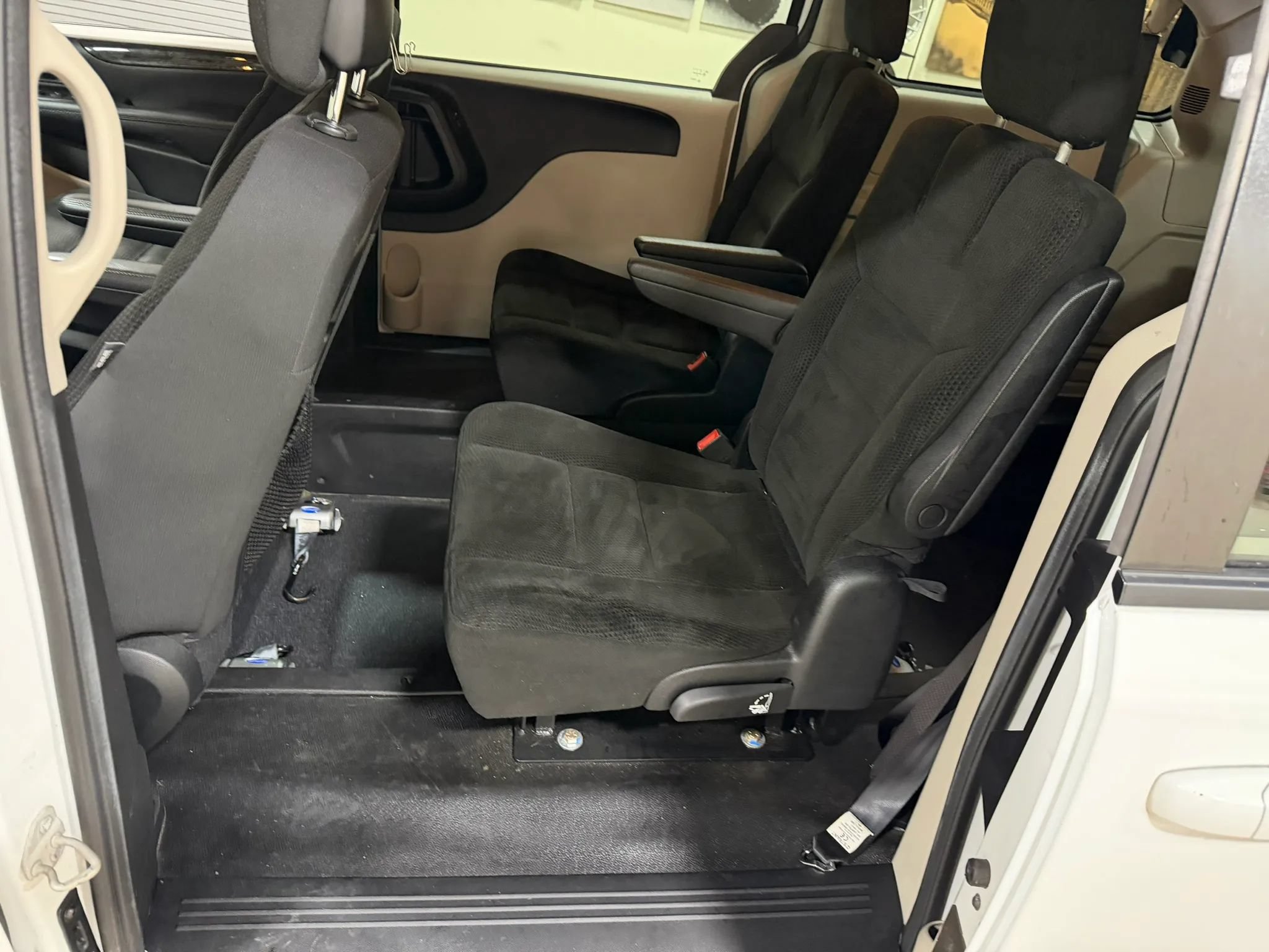 Used 2018 Dodge Grand Caravan SE FWD image 26