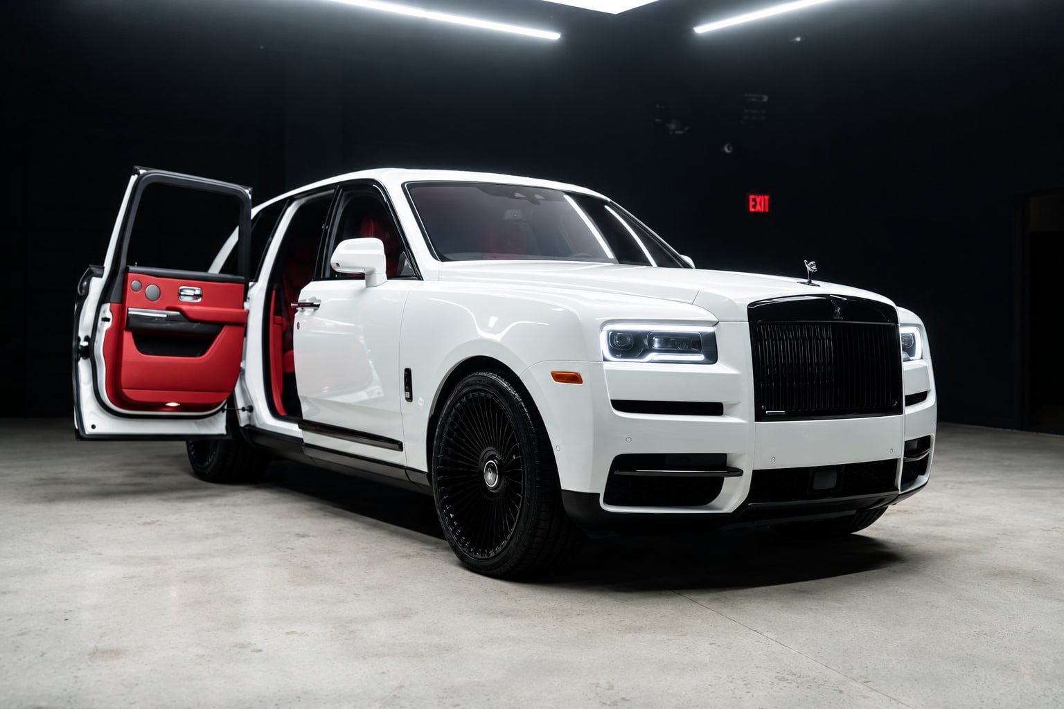 Used 2023 Rolls-Royce Cullinan Black Badge AWD/4WD image 5