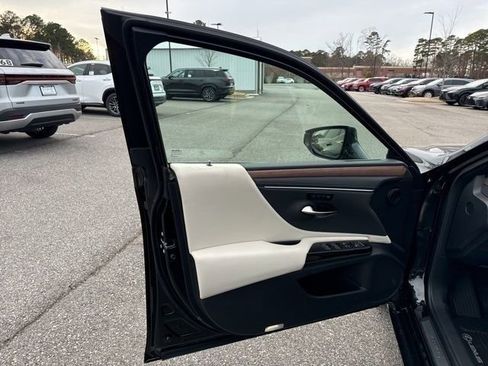 New 2025 Lexus ES 350 w/ Premium Package image 10