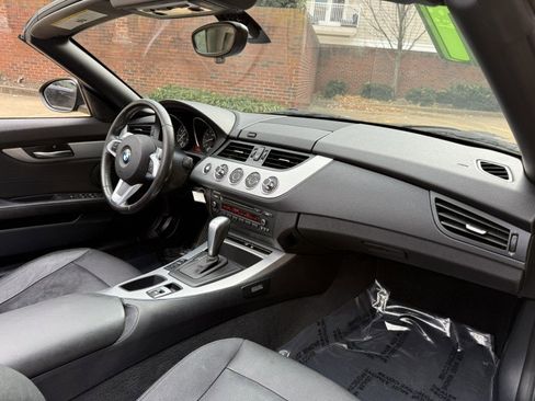 Used 2011 BMW Z4 sDrive30i image 17