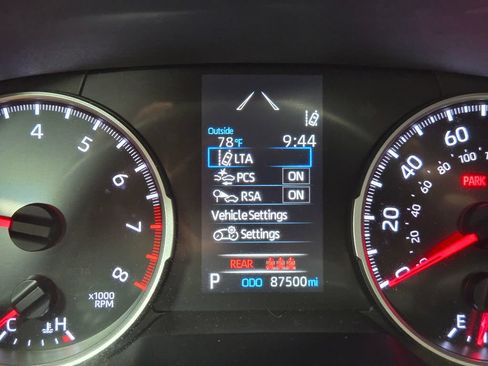 Used 2021 Toyota RAV4 LE AWD/4WD image 18