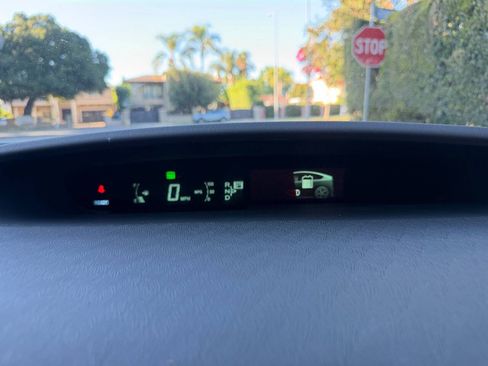 Used 2015 Toyota Prius Two w/ Preferred Accessory Package FWD image 28