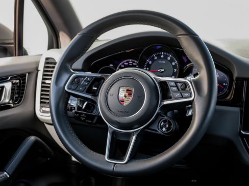 Used 2020 Porsche Cayenne image 18