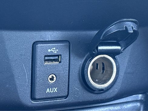 Used 2015 Nissan Rogue SV w/ SV Premium Package image 34