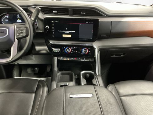Used 2024 GMC Sierra 2500 Denali w/ Denali Reserve Package AWD/4WD image 11