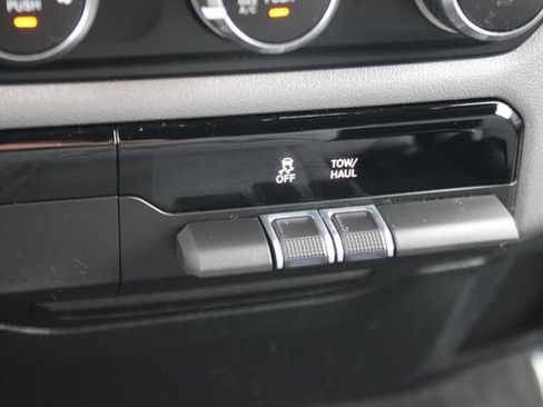 Used 2023 RAM 1500 Big Horn AWD/4WD image 9