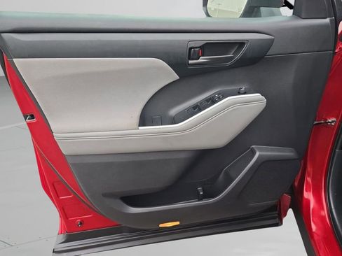 Used 2023 Toyota Highlander L image 34