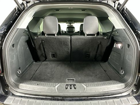 Used 2024 Ford Explorer XLT w/ Equipment Group 202A image 28