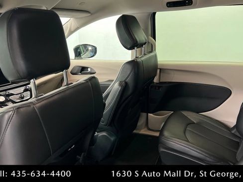 Used 2024 Chrysler Pacifica Limited FWD image 18