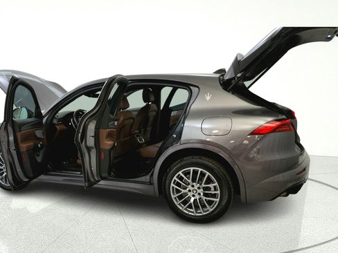 Used 2023 Maserati Grecale Modena AWD/4WD image 12
