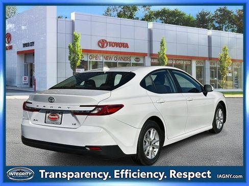 Used 2025 Toyota Camry LE image 4