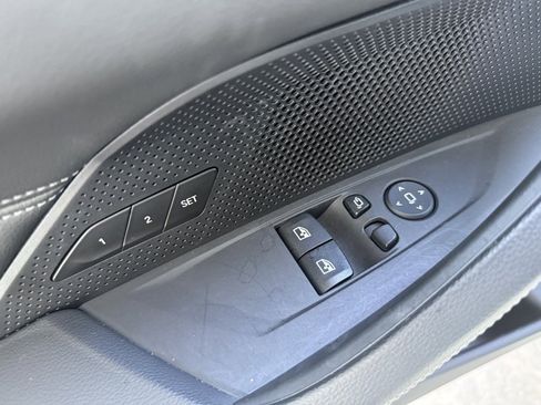 Used 2025 BMW 430i Coupe w/ Convenience Package image 7