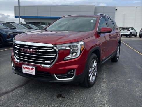 Certified 2022 GMC Terrain SLT AWD/4WD image 2