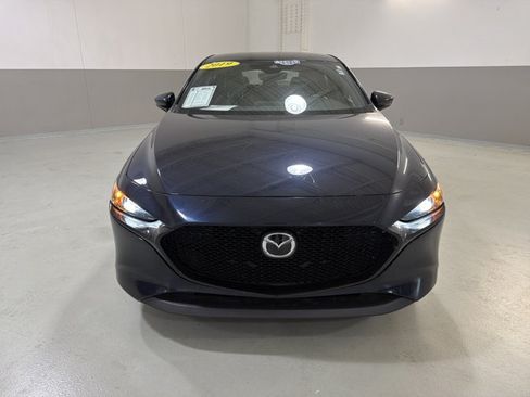 Used 2019 MAZDA MAZDA3 Hatchback FWD image 2