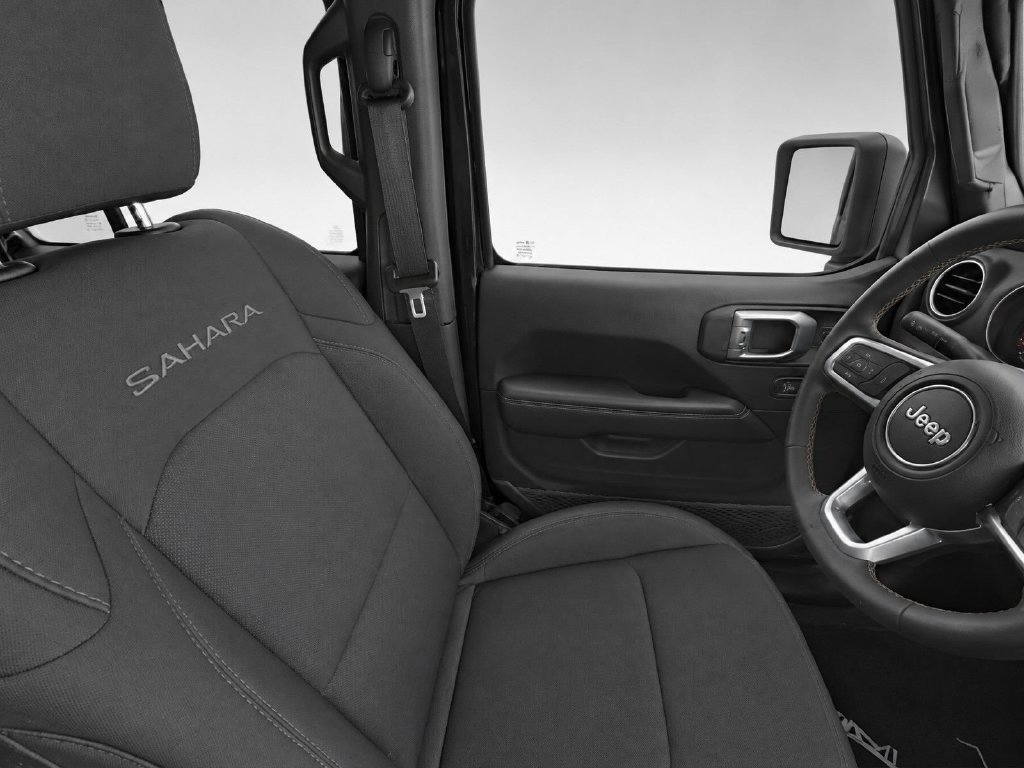 Used 2020 Jeep Wrangler Unlimited Sahara w/ Cold Weather Group AWD/4WD image 25