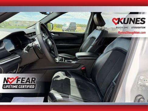 Used 2024 Jeep Grand Cherokee Altitude AWD/4WD image 18
