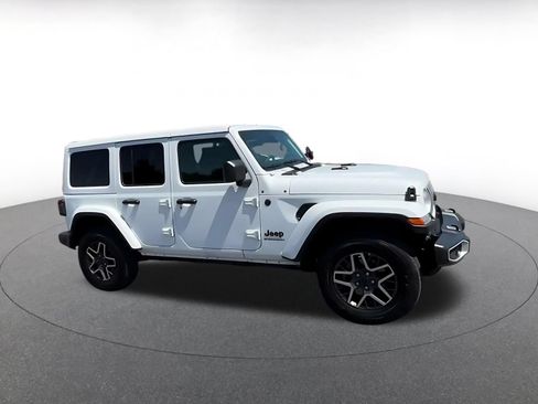 Used 2025 Jeep Wrangler Unlimited Sahara AWD/4WD image 2