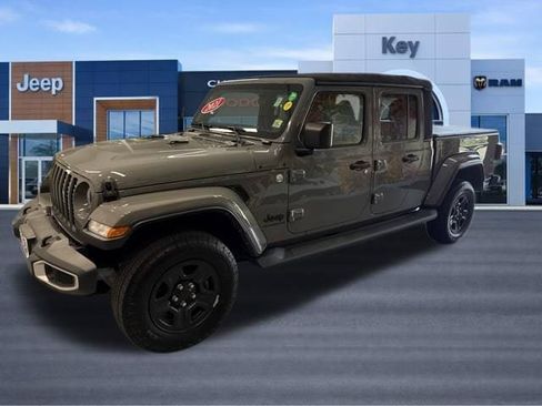 Used 2021 Jeep Gladiator Sport AWD/4WD image 2