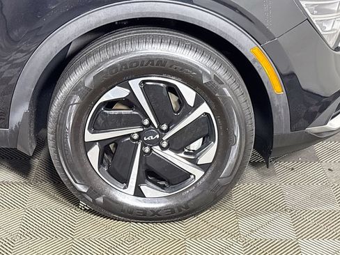Certified 2025 Kia Sportage LX AWD/4WD image 23