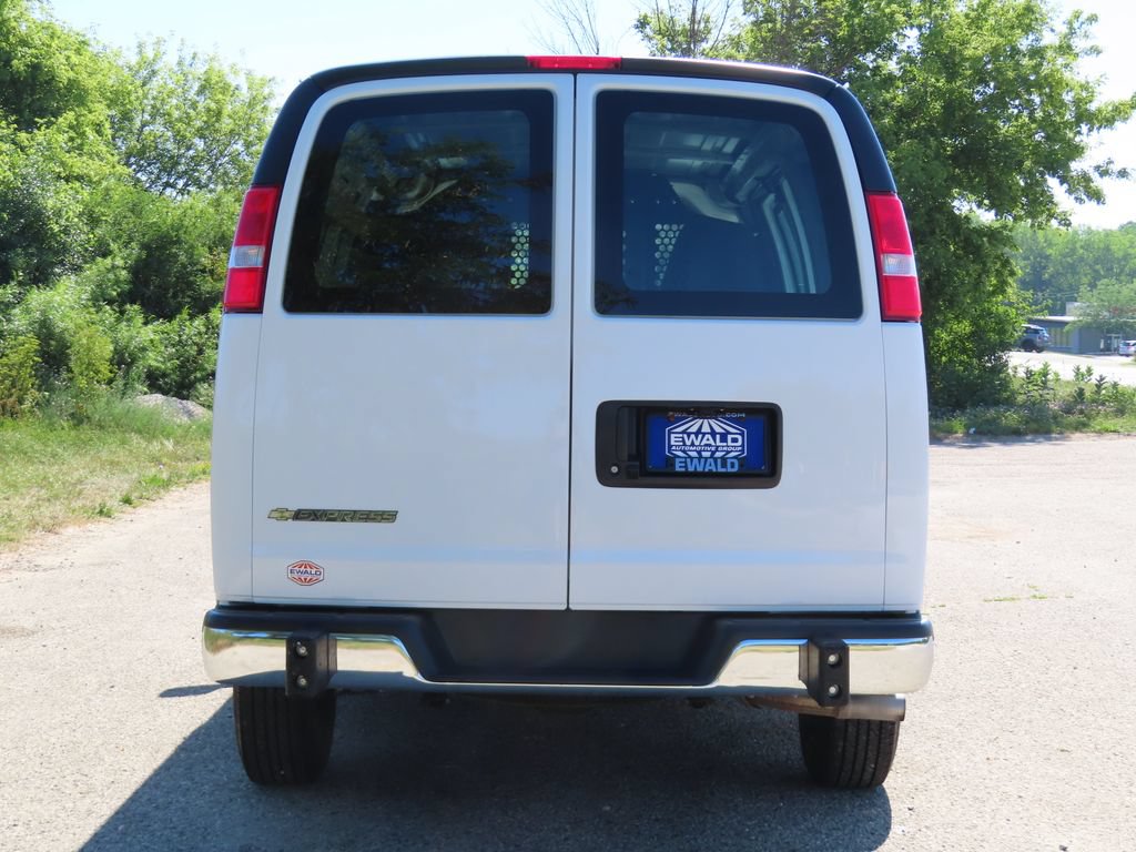 Used 2025 Chevrolet Express 2500 w/ Driver Convenience Package RWD image 15